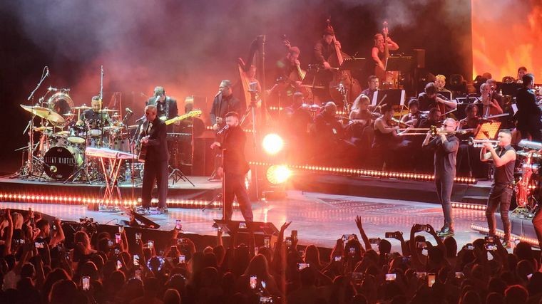 Ricky Martin sinfónico: 60 músicos lo acompañan en escena | VIDEOS TFN CORDOBA