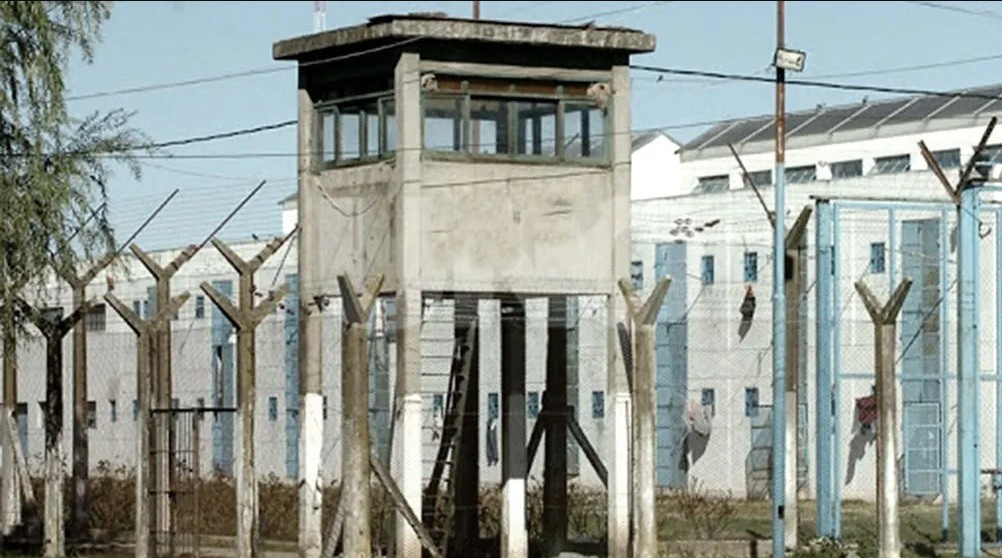 Detuvieron a un guardicárcel por practicarle sexo oral a presos a cambio de informes de buena conducta | Actualidad