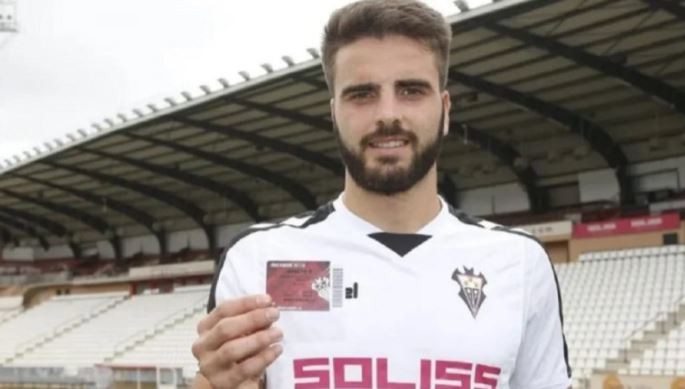 Murió ex futbolista español atropellado por un tren: cinco años atrás cayó de un tercer piso | Deportes