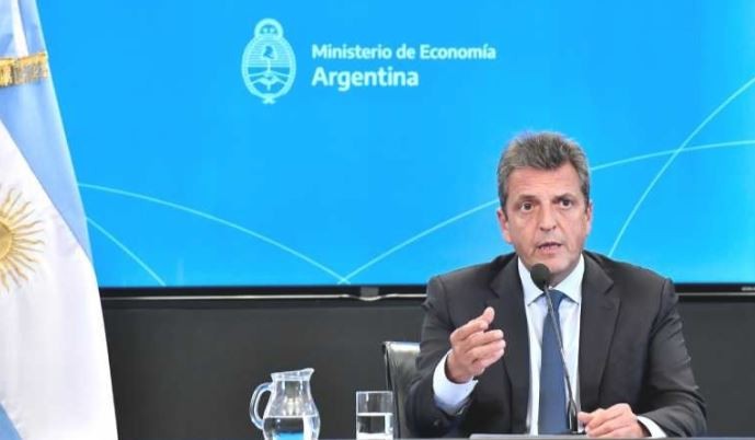 El Gobierno prepara un canje de deuda en pesos para despejar un año con abundancia de vencimientos | Política y economía