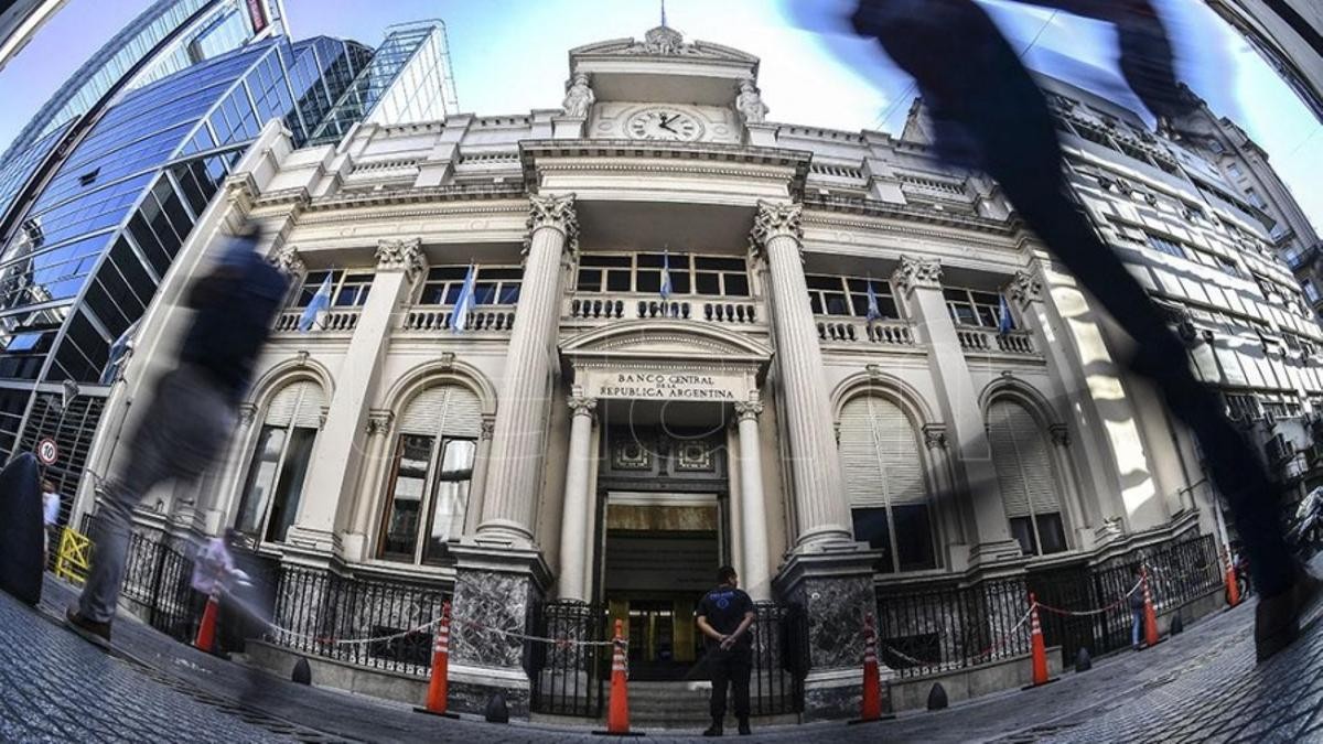 Los bancos cruzaron a Juntos por el Cambio por los dichos de economistas sobre el canje de deuda | Política y economía