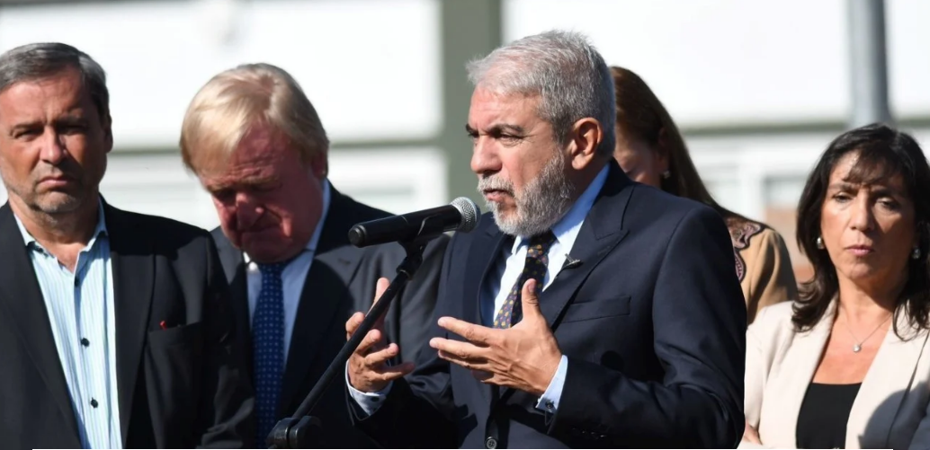El Ministro de seguridad de la Nación abandonó enojado la conferencia de prensa en Rosario | Política y economía