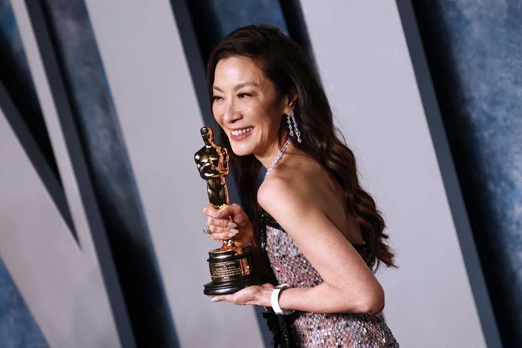 Michelle Yeoh, primera asiática en ganar el Oscar a la mejor actriz | Espectáculos