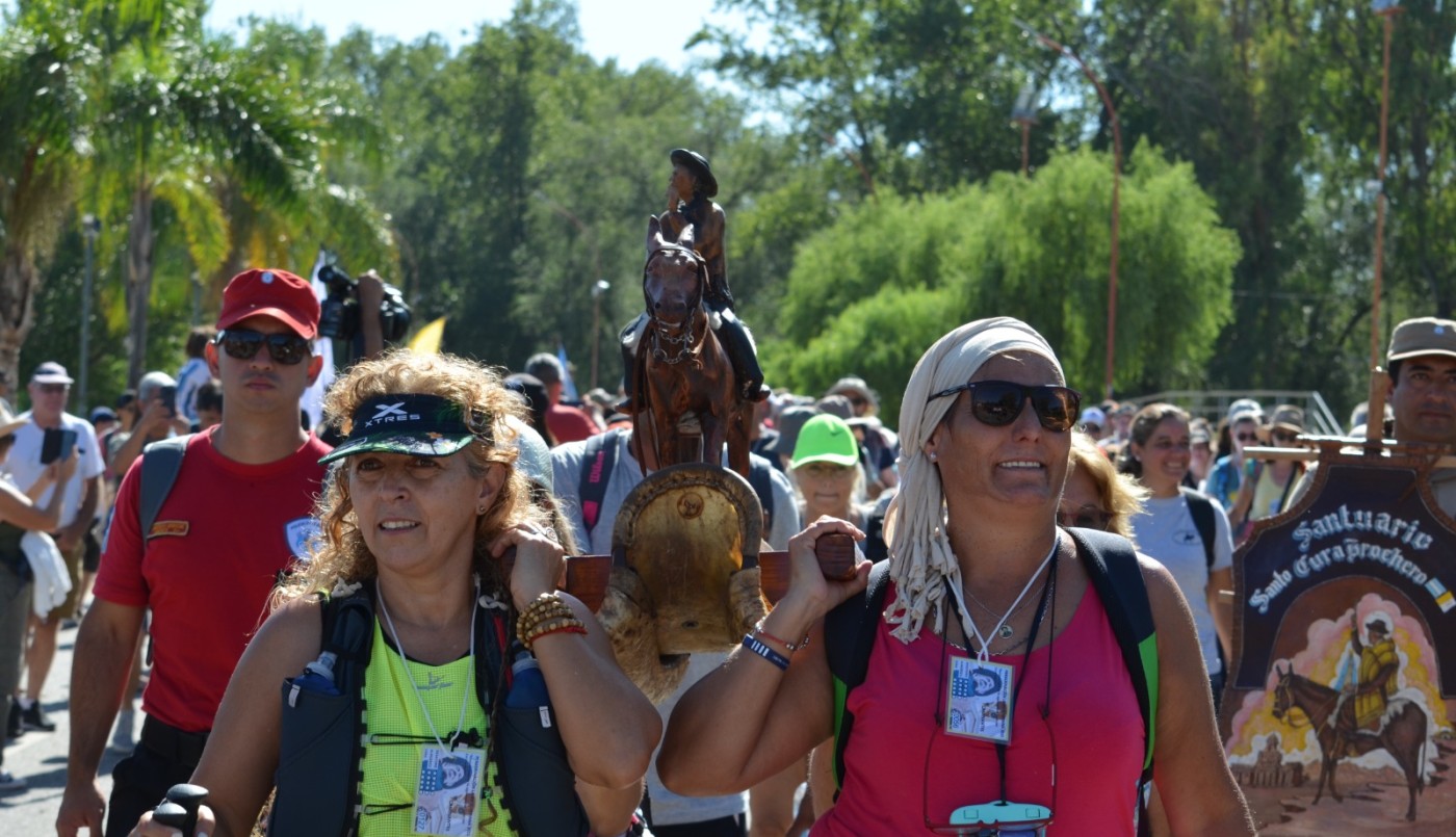 Más de 500 peregrinos rinden homenaje al Cura Gaucho | Córdoba