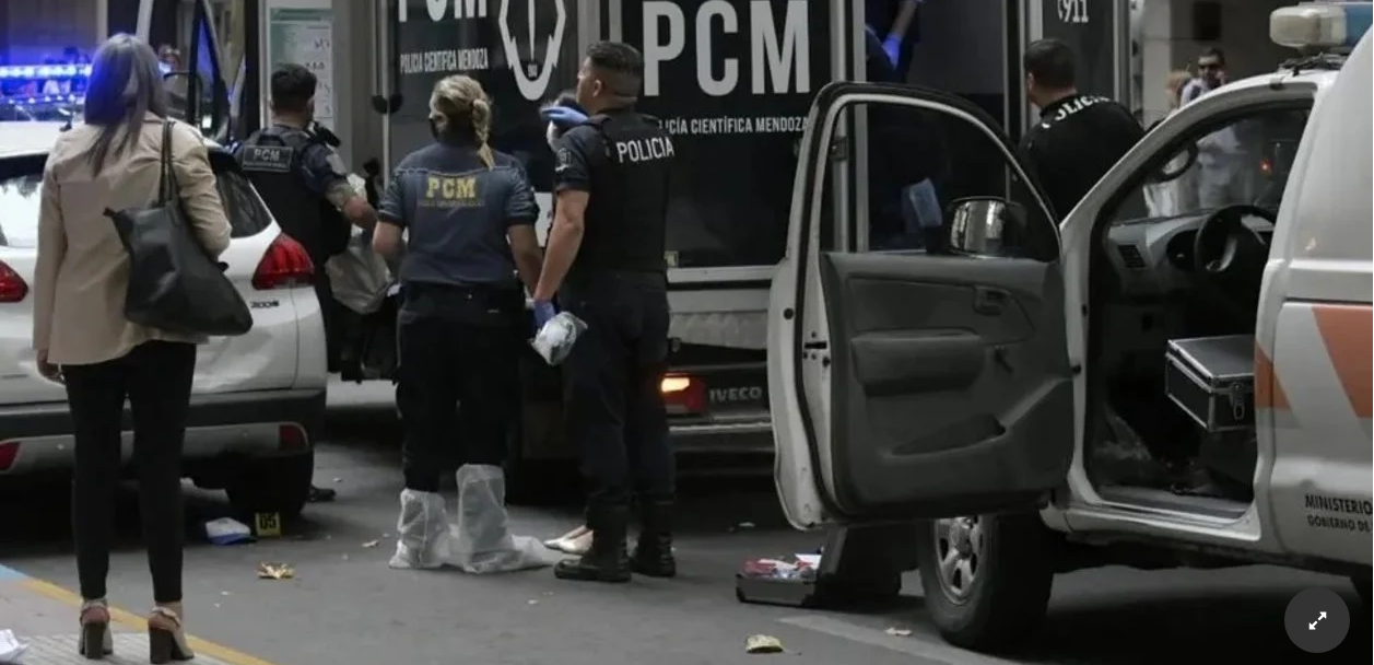 Mendoza: murió tras caer del décimo piso luego de que se le explotara el celular | Actualidad