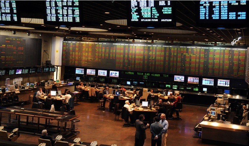 El desplome del mercado financiero internacional arrastra a bonos y acciones argentinas | Política y economía