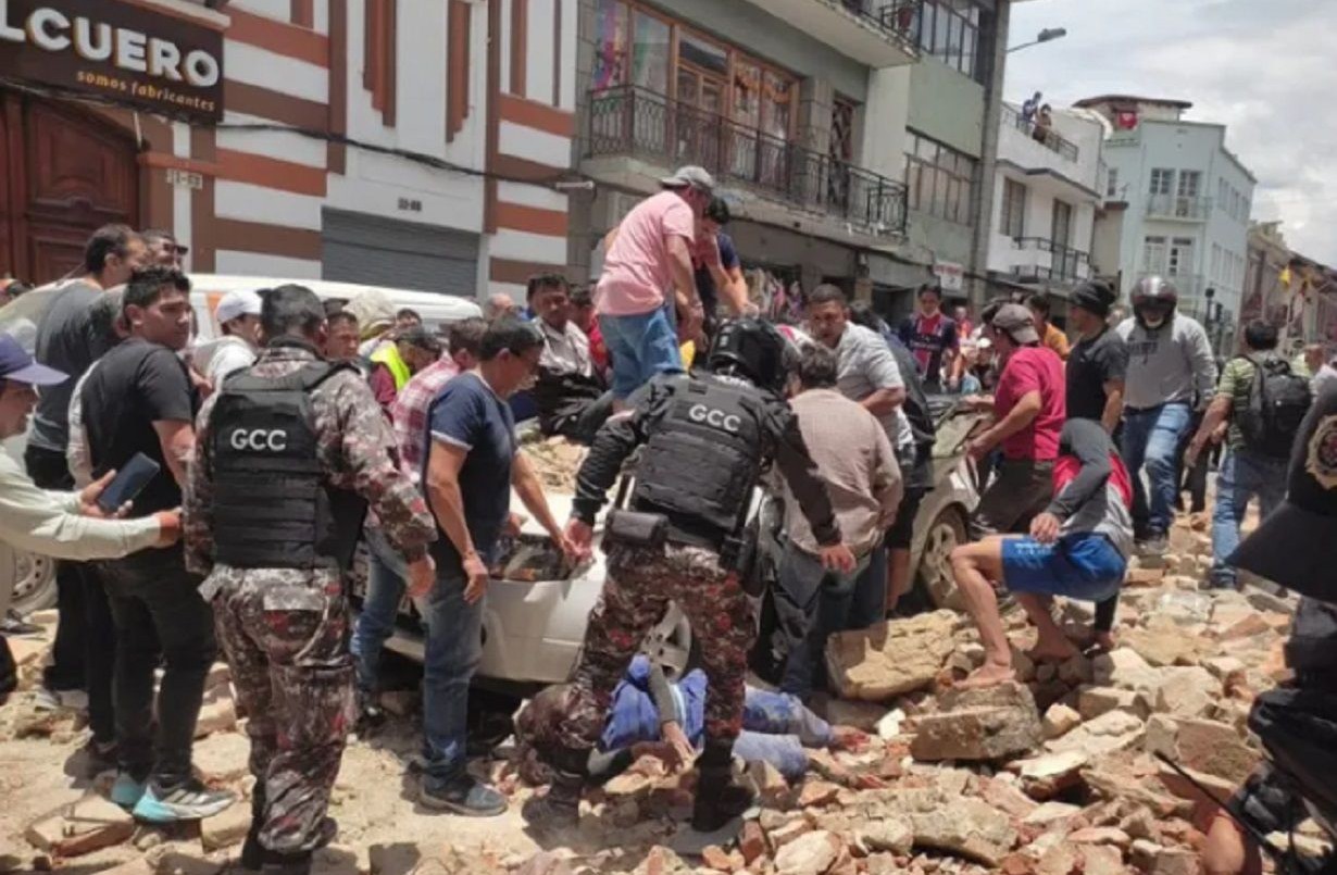 Sismo de magnitud 6,5 deja 13 muertos en Ecuador y Perú | Internacionales