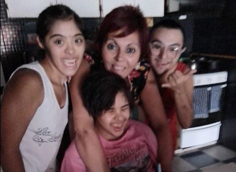 Adoptó a dos niñas con Síndrome de Down y ahora tiene cinco hijos | Actualidad