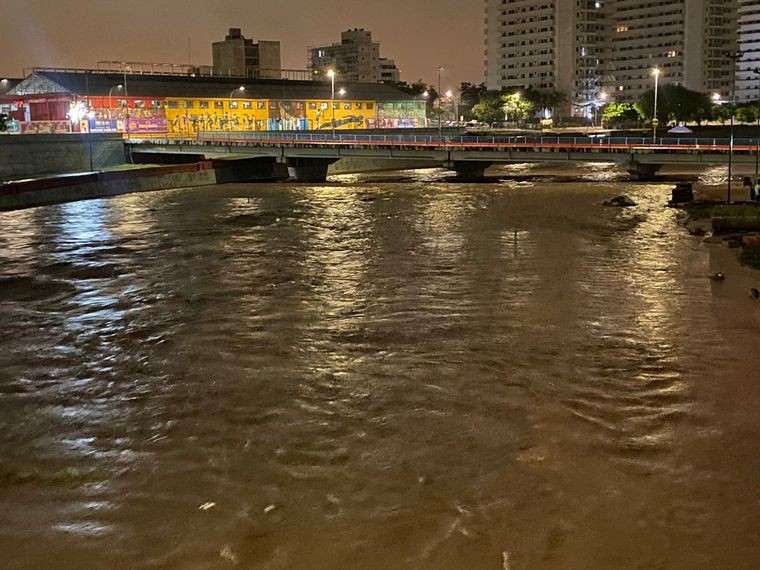Cortan ambas manos de la costanera por las intensas lluvias | Córdoba