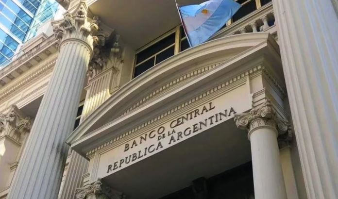 El BCRA vendió US$ 88 millones y en la semana acumuló un saldo negativo de US$ 588 millones | Política y economía