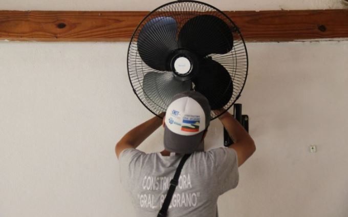 Uno de los ventiladores de "alta tecnología" instalado en una escuela de Ensenada se cayó y golpeó a una alumna | Actualidad