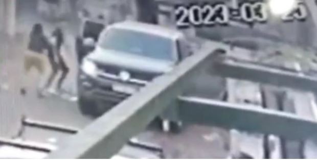 Quisieron robarse una camioneta, pero un grupo de vecinos lo impidieron a los golpes | Actualidad