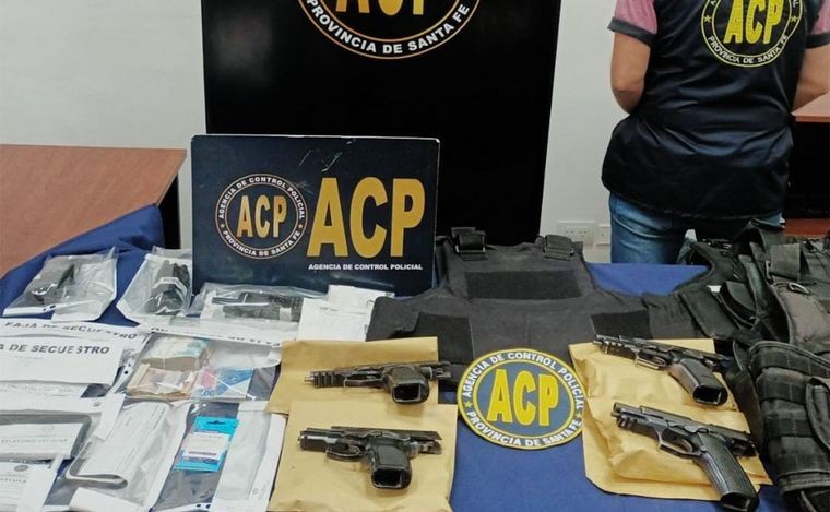 Cuatro policías de Rosario fueron arrestados por extorsión | Actualidad