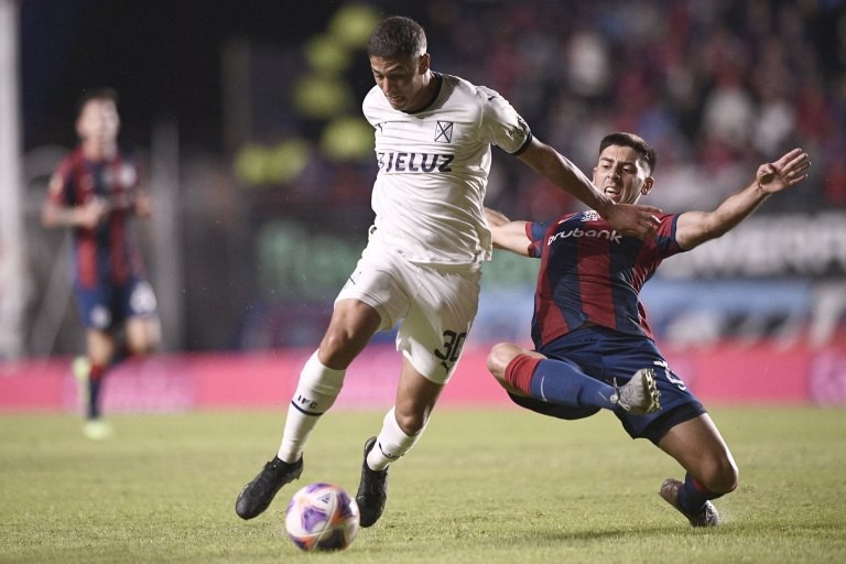 Racing le ganó a Huracán y se prende a la lucha por el campeonato | Deportes