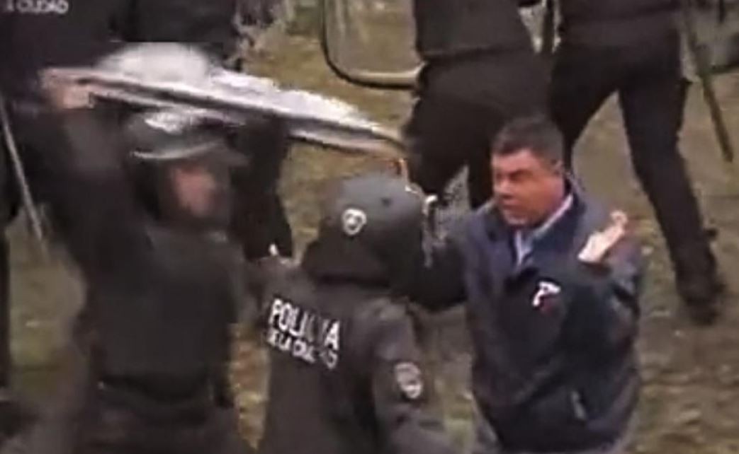 Evalúan sanciones para el policía porteño que atacó con escudo a manifestante | Actualidad