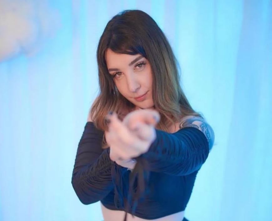 Se estaba por recibir, pero la facultad descubrió que tenía OnlyFans y la expulsó | Internacionales