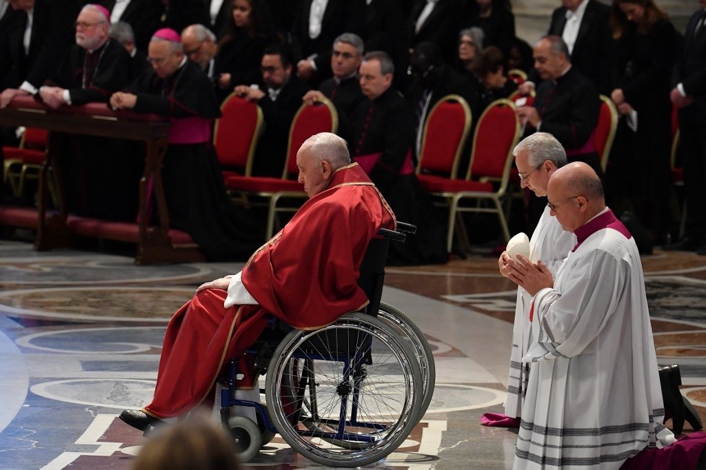 Por precaución y el "inteso frío", Francisco no irá al Vía Crucis en el Coliseo de Roma | Internacionales