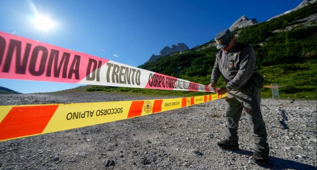 Tragedia en Italia: fue a hacer senderismo a la montaña y se cruzó con un oso | Internacionales