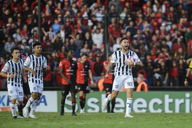 Talleres perdía y rescató un empate ante Colón con un doblete de Nahuel Bustos | Deportes