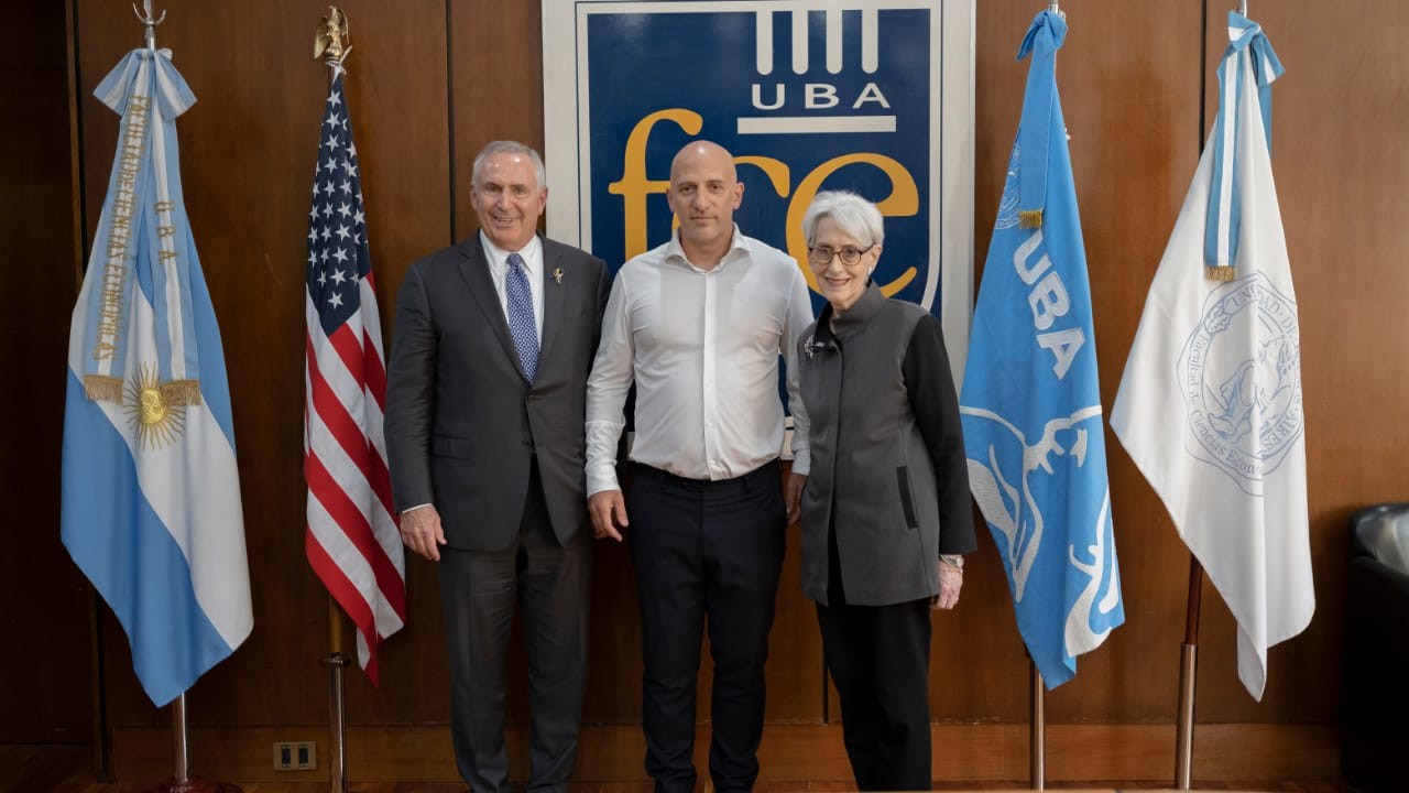 La Subsecretaria de Estados de EEUU, en la UBA: "Si bien la democracia es imperfecta e incompleta, es la mejor opción" | Actualidad