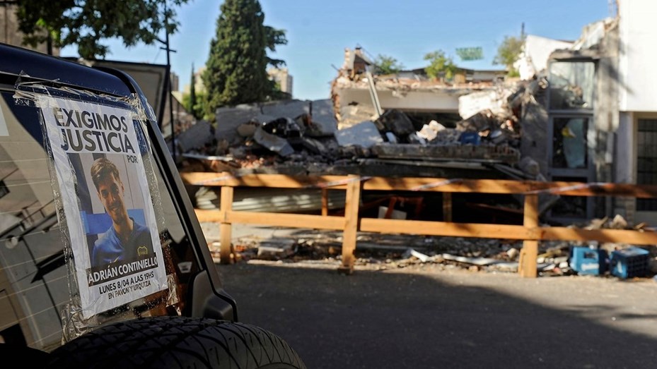 Justicia por Adrián: A pesar de tener una restricción de acceso a 400 metros, constructor acusado de derrumbe mortal está en la obra | Actualidad