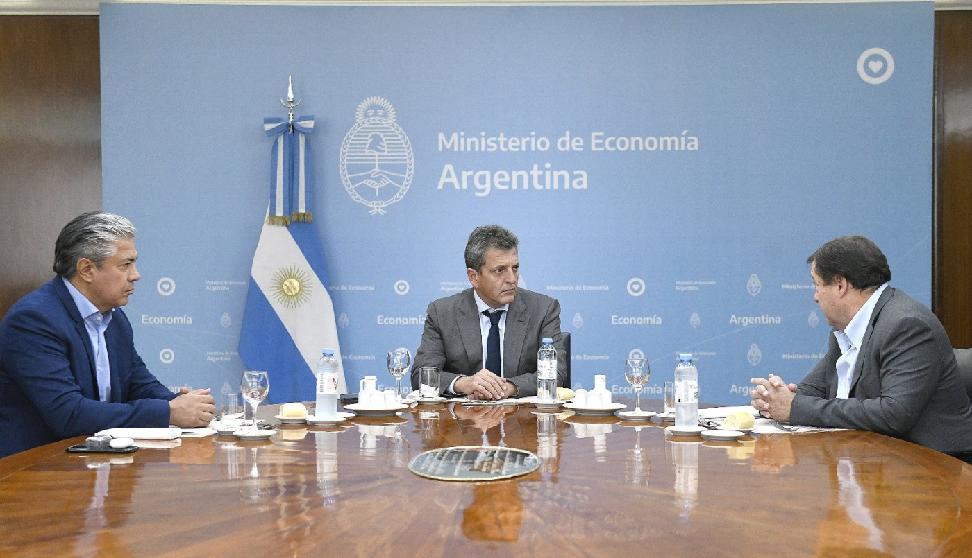 Massa recibió a los gobernadores electos de Río Negro y Neuquén | Política y economía