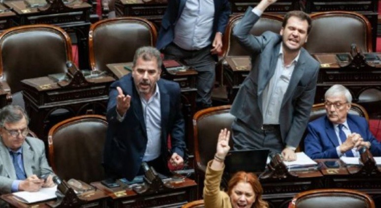 Desde la oposición señalaron "no sorprende a nadie" que el Presidente no vaya por la reelección | Política y economía