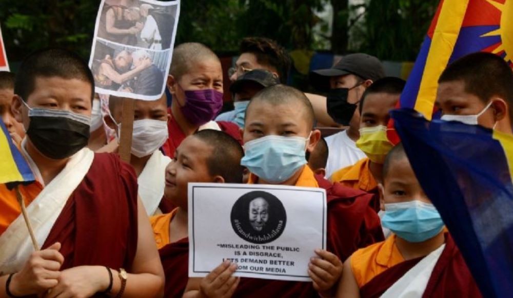 Concentración en París en apoyo al Dalai Lama luego de las críticas a un video | Internacionales