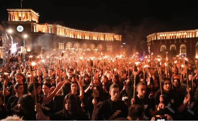 Marcha de las Antorchas en Ereván para conmemorar el 108 aniversario del genocidio armenio | Actualidad