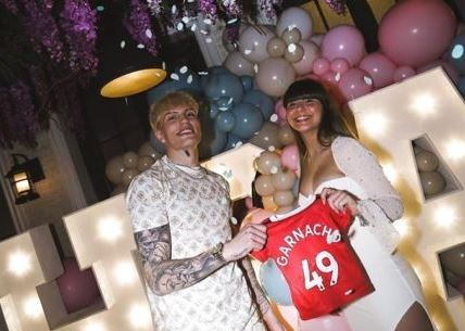 Garnacho y Eva, su pareja, anunciaron la llegada de su primer hijo | Deportes