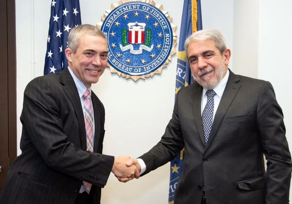 Aníbal Fernández firmó un acuerdo con el FBI para crear un equipo de trabajo conjunto | Política y economía
