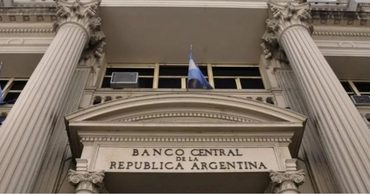 El Banco Central subirá la tasa de los plazo fijo al 97% | Política y economía