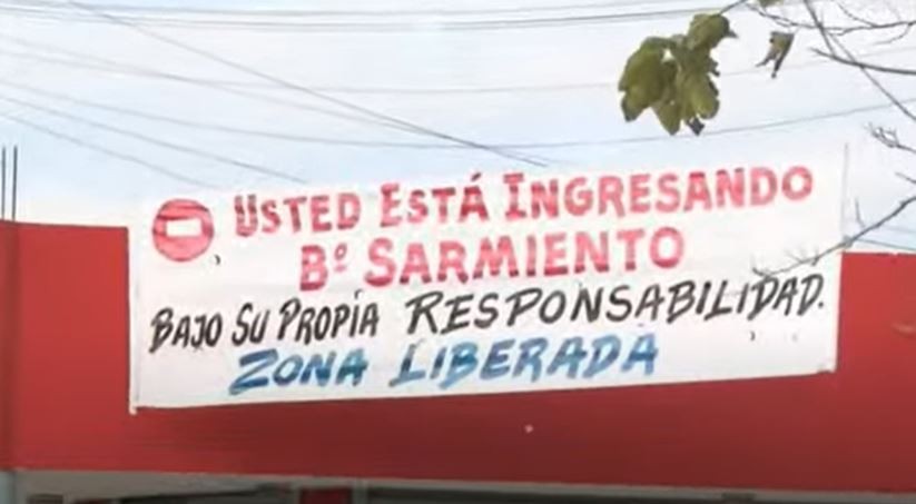 Colocan pasacalles para alertar a vecinos por los robos | Córdoba
