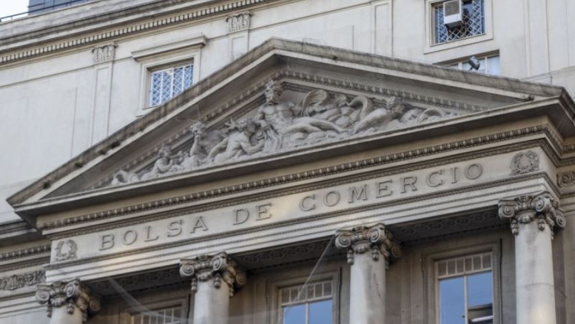 El Gobierno anunció nuevas trabas para acceder a los dólares financieros | Política y economía