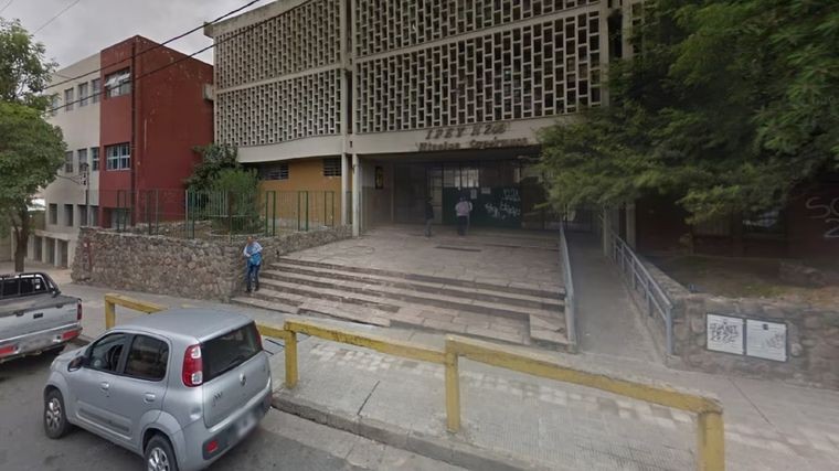 Denuncian que un chico de 15 años amenazó con un arma a un compañero en Córdoba | Córdoba