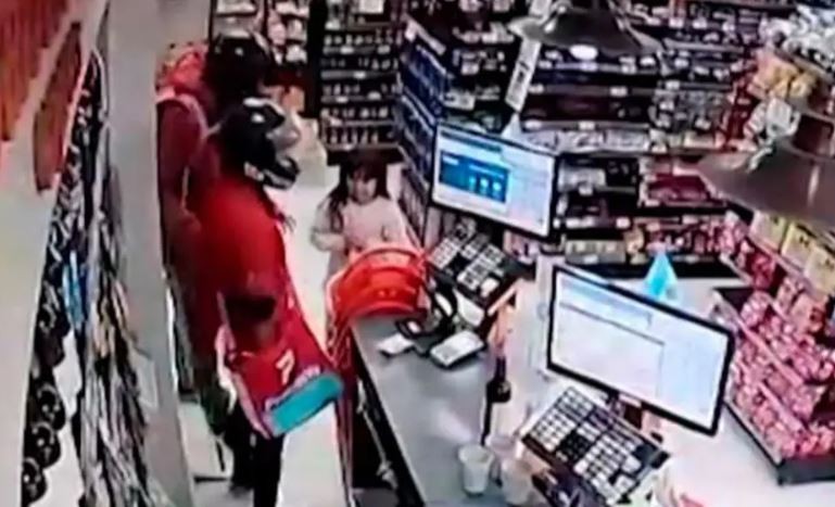 Impactante: niña de 8 años quedó en medio de un robo a mano armada | Córdoba