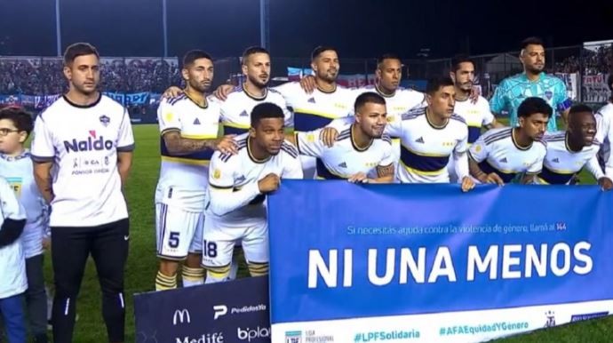 A horas del veredicto del juicio por violencia de género, Sebastián Villa posó con una bandera de “Ni una menos” | Actualidad