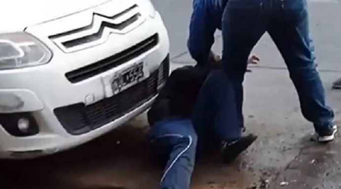 Un repartidor sufrió una brutal paliza de un conductor que no le quiso dar los datos del seguro tras un choque | Actualidad