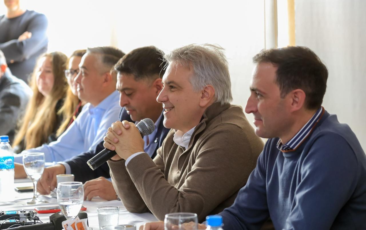 Llaryora lanzó un plan de becas para carreras críticas | Elecciones 2023