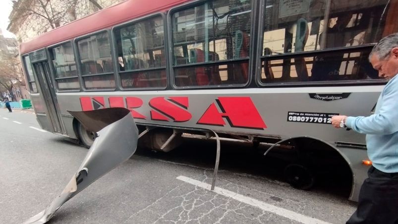 Un colectivo de Ersa perdió una rueda en pleno centro: la empresa será sancionada | Córdoba