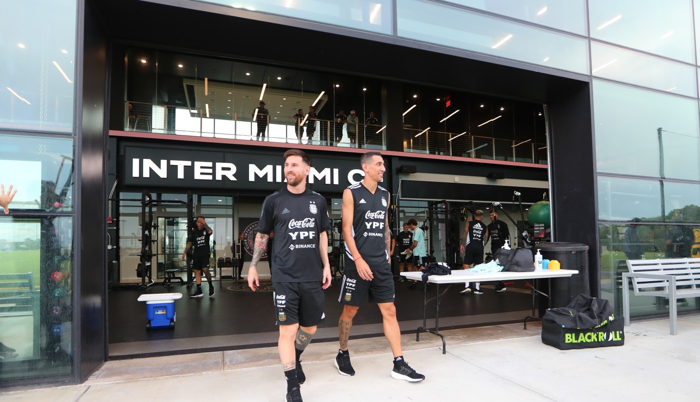 Messi llegó a Rosario con Di María y Otamendi | Deportes