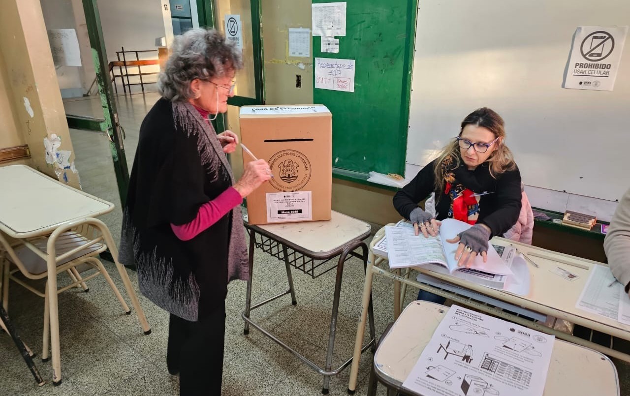 Elecciones 2023: con demoras en algunos colegios comenzaron los comicios en Córdoba para elegir al nuevo gobernador | Elecciones 2023