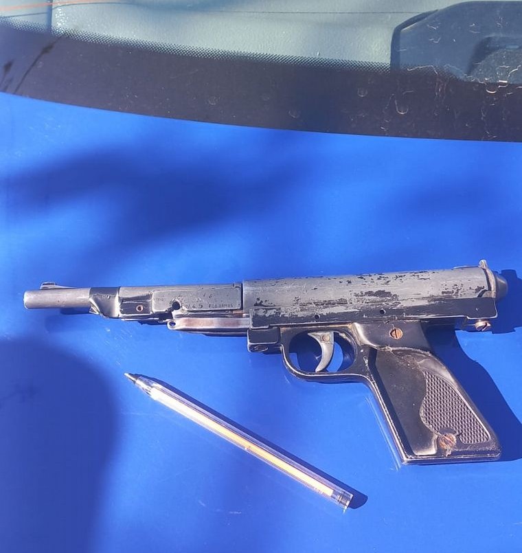 Un alumno asistió a la escuela con un arma de aire comprimido | Córdoba