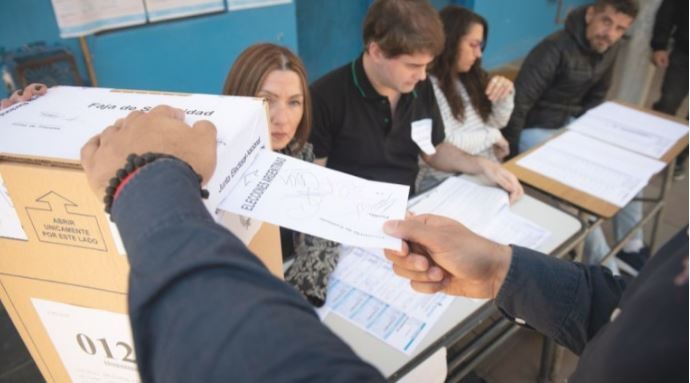 Cuáles son los requisitos para inscribirse como autoridad de mesa y ganar hasta $40 mil | Elecciones 2023