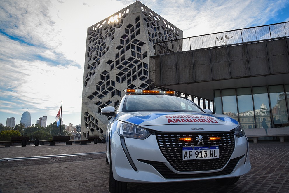 Comenzaron a circular los primeros autos inteligentes para la prevención de delito | Córdoba