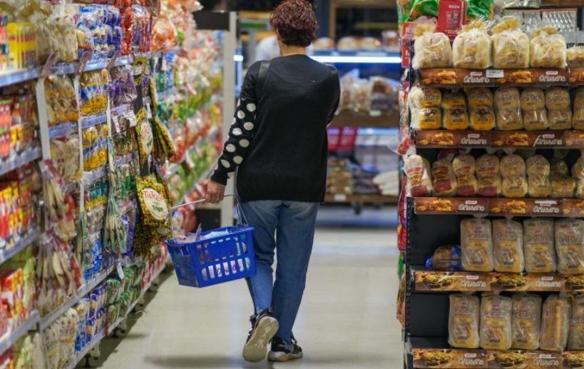 La canasta básica aumentó 6,7% en junio y una familia necesitó $232.427 para no caer en la pobreza | Política y economía