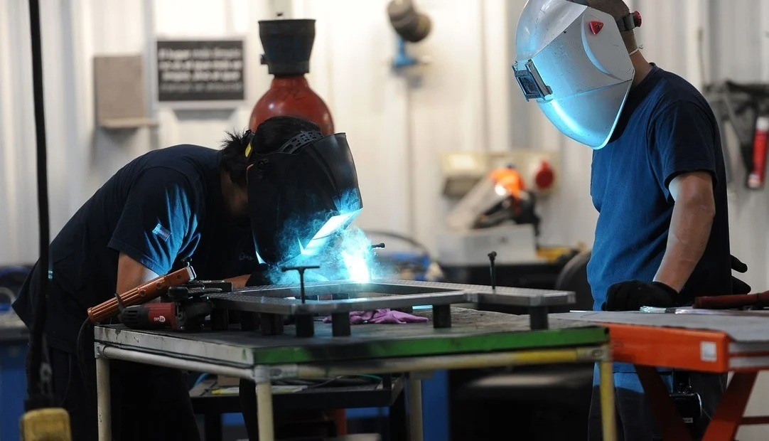 La industria pyme se desacelera y cae 0,6% anual en junio | Política y economía