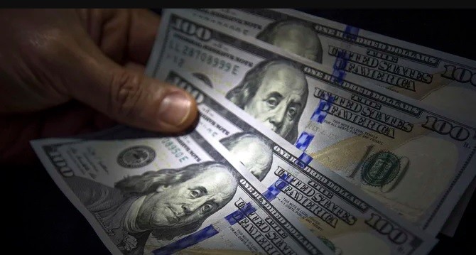 El dólar blue, otra vez en alza: sube $9 | Política y economía