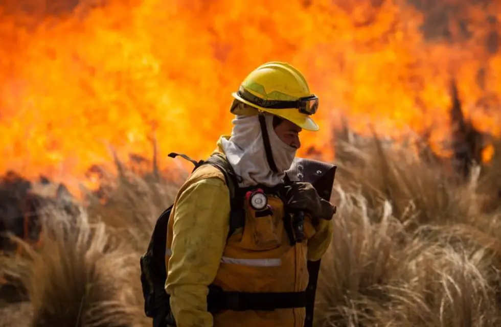 Un bombero voluntario apagaba el incendio en el Uritorco y le desvalijaron la casa | Córdoba