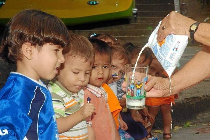 Aumenta el "suplemento leche": beneficiarios de AUH y AUE cobrarán $2.147 en septiembre | Actualidad